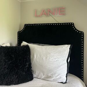 Dormify Chloe Velvet Charging Studded Headboard